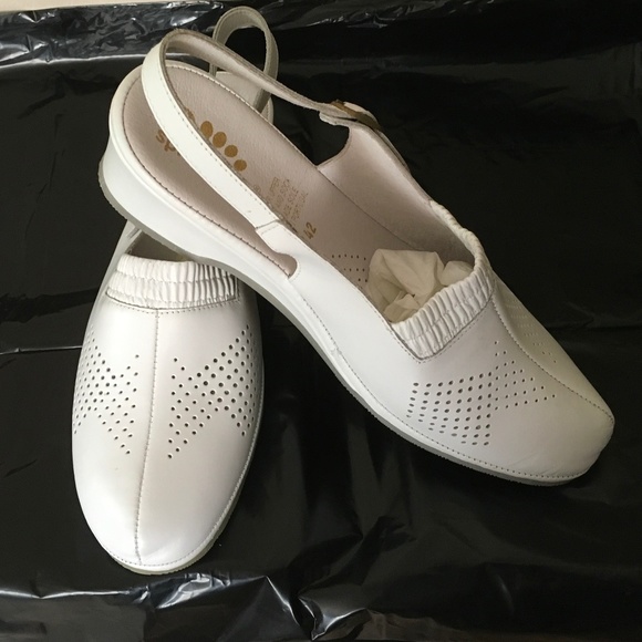 Spring step women’s white shoes size 11-11.5. - Picture 2 of 6